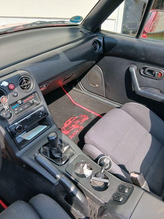 Second-hand Mazda MX5 116 CP (85 kW) 1990 Gri Cabrio