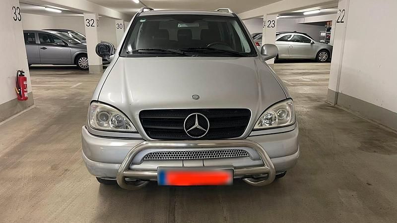 Gebraucht Mercedes ML320 218 PS (160 kW) 2001 Silber SUV