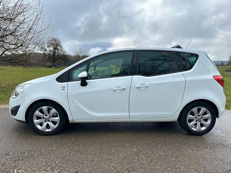 Gebraucht Opel Meriva 110 PS (80 kW) 2012 Weiß Van / Kleinbus