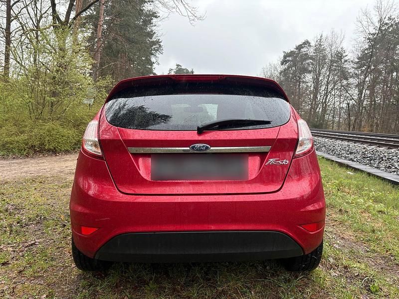 Gebraucht Ford Fiesta 95 PS (69 kW) 2016 Rot Kleinwagen