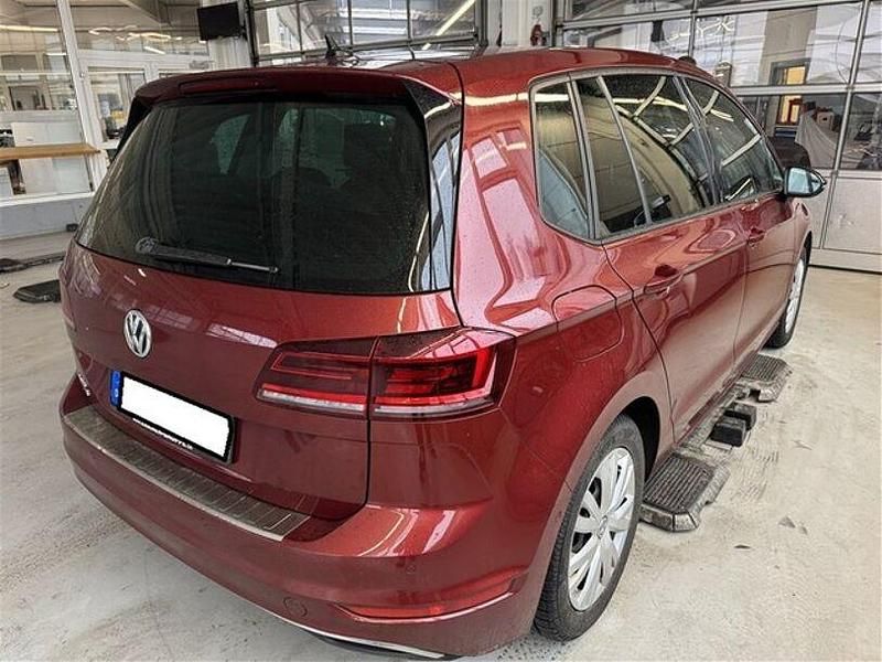 Gebraucht VW Golf IQ Drive 116 PS (85 kW) 2020 Cranberry red metallic Van / Kleinbus