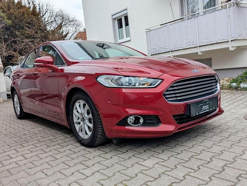 Gebraucht Ford Mondeo Titanium 160 PS (117 kW) 2015 Rot Limousine