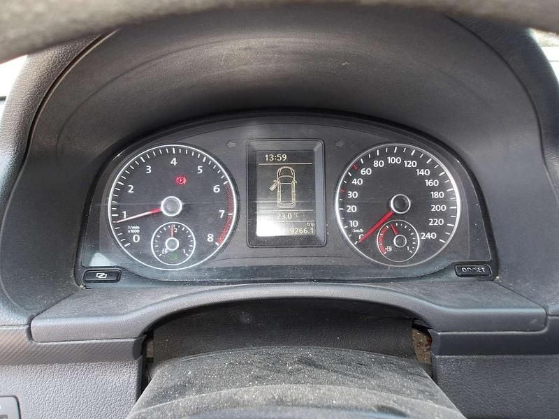 Second-hand VW Caddy 109 CP (80 kW) 2012 Alb Monovolum