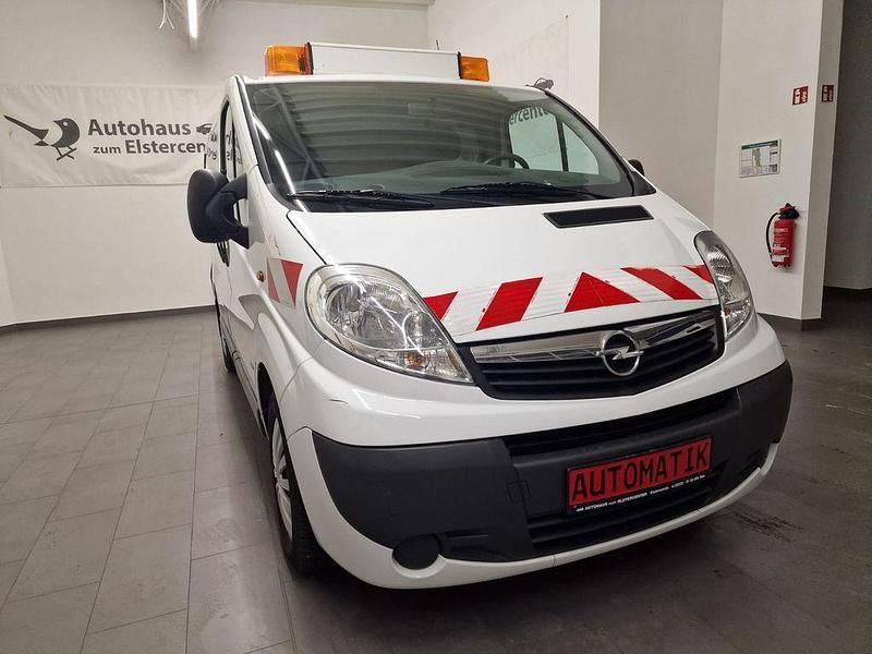 Second-hand Opel Vivaro 114 CP (83 kW) 2012 Alb Monovolum