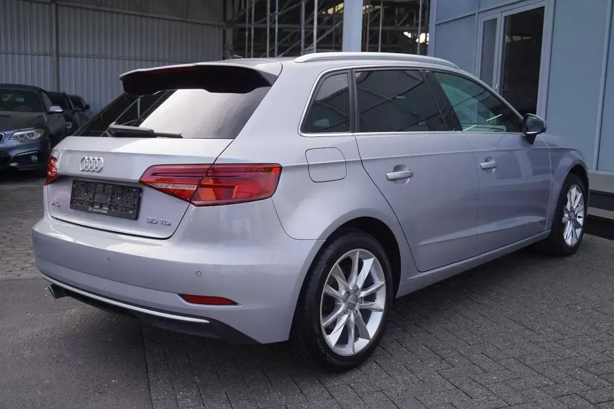 Gebraucht Audi A3 Sport 116 PS (85 kW) 2018 Silber Limousine