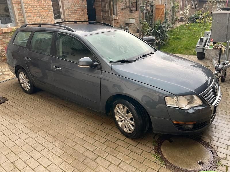 Usado VW Passat 110 HP (80 kW) 2010 Cinzento Carrinha