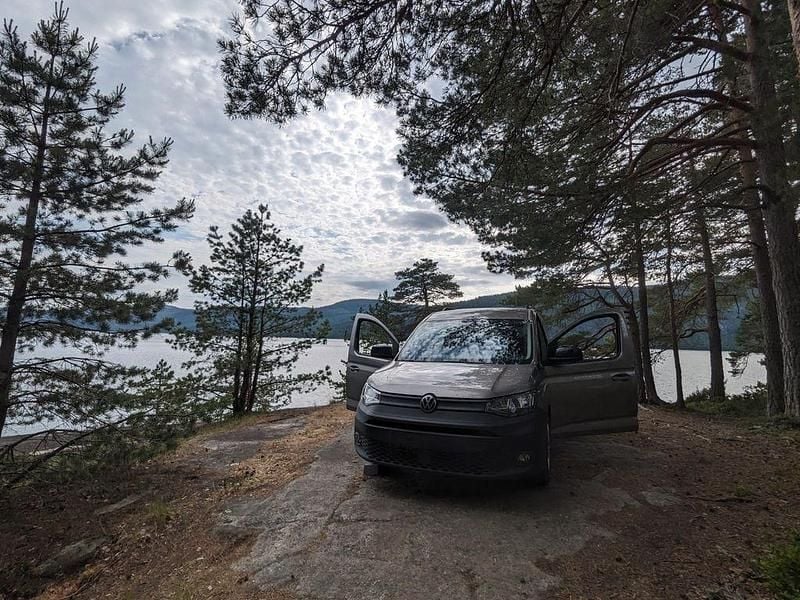 Beige Gebraucht 2024 VW Caddy Maxi California Van / Kleinbus | 33.500 € (Guter Preis) - Bild 1/4