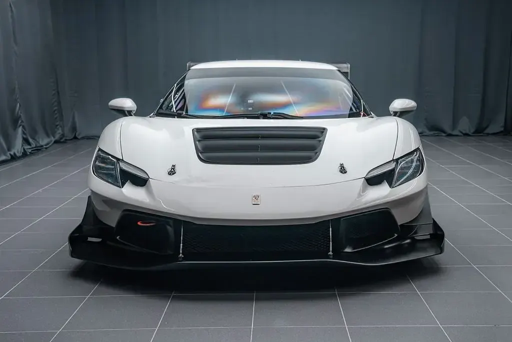 Gebraucht Ferrari 296 700 PS (514 kW) 2022 Weiß