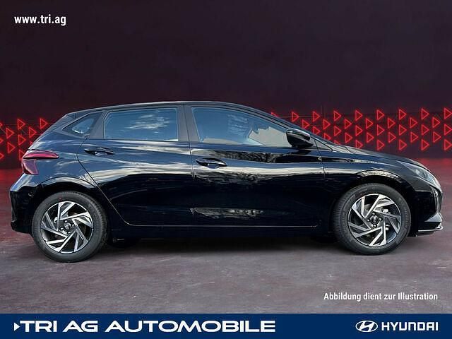 Gebraucht Hyundai i20 Trend 101 PS (74 kW) 2024 Phantom black / met Limousine