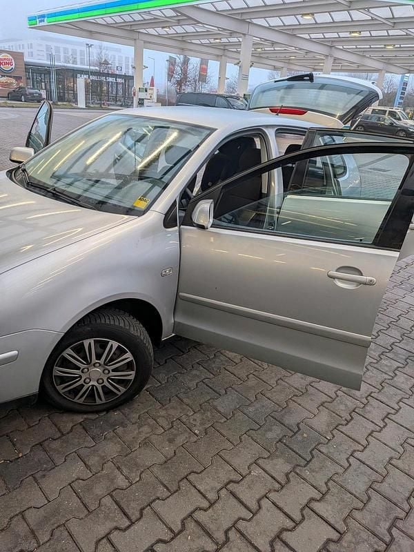 Grau Gebraucht 2003 VW Polo Limousine | 800 € (Superpreis) - Bild 1/4