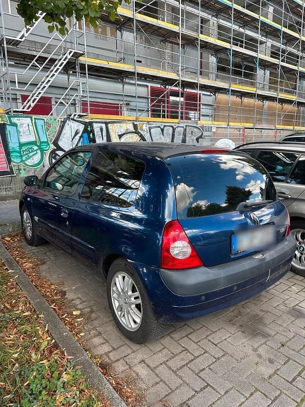 Blau Gebraucht 2003 Renault Clio II Kleinwagen | 500 € (Superpreis) - Bild 1/4