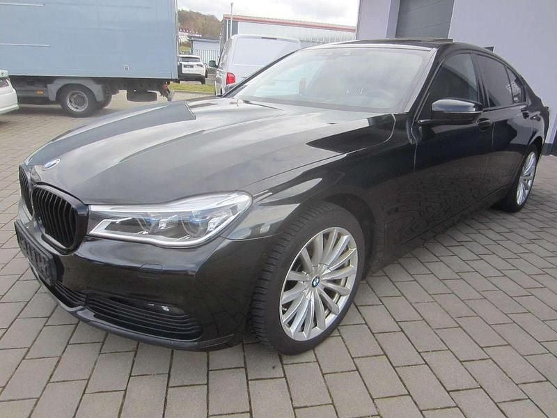 Gebraucht BMW 730 265 PS (194 kW) 2018 Black sapphire metallic Limousine
