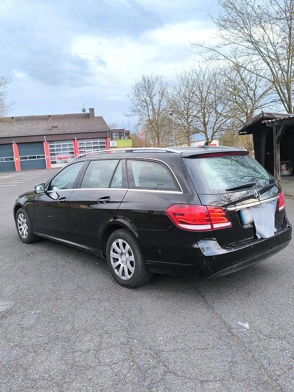 Gebraucht Mercedes E250 204 PS (150 kW) 2014 Schwarz Kombi