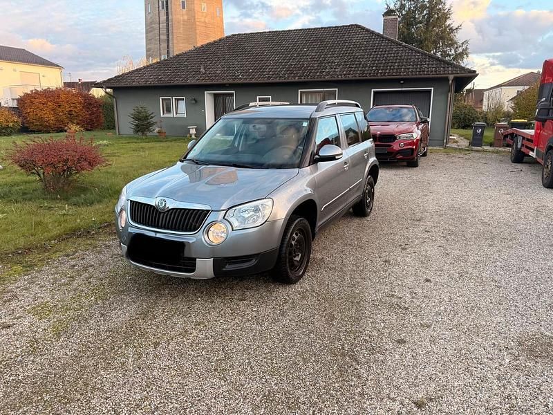 Grau Gebraucht 2012 Skoda Yeti SUV | 2.999 € (Superpreis) - Bild 1/4