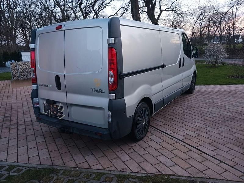 Gebraucht Renault Trafic 114 PS (83 kW) 2010 Silber Van / Kleinbus
