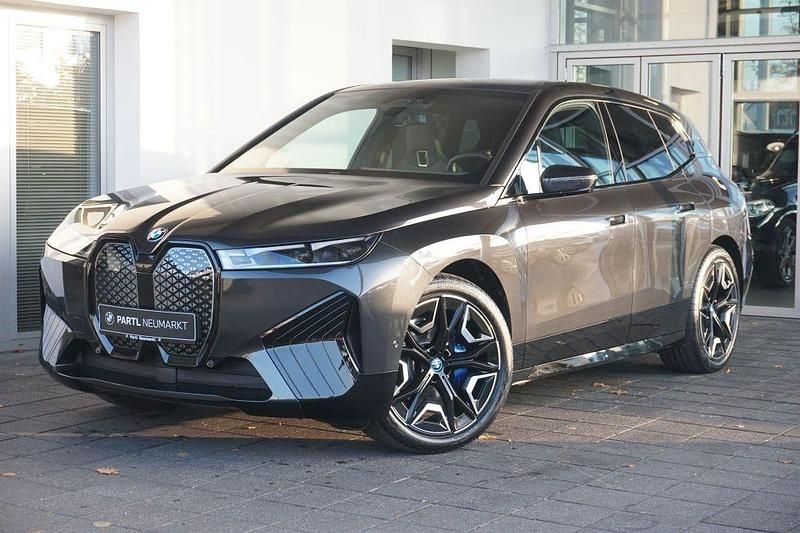 Grau Gebraucht 2024 BMW iX Sport Line SUV | 89.900 € - Bild 1/4