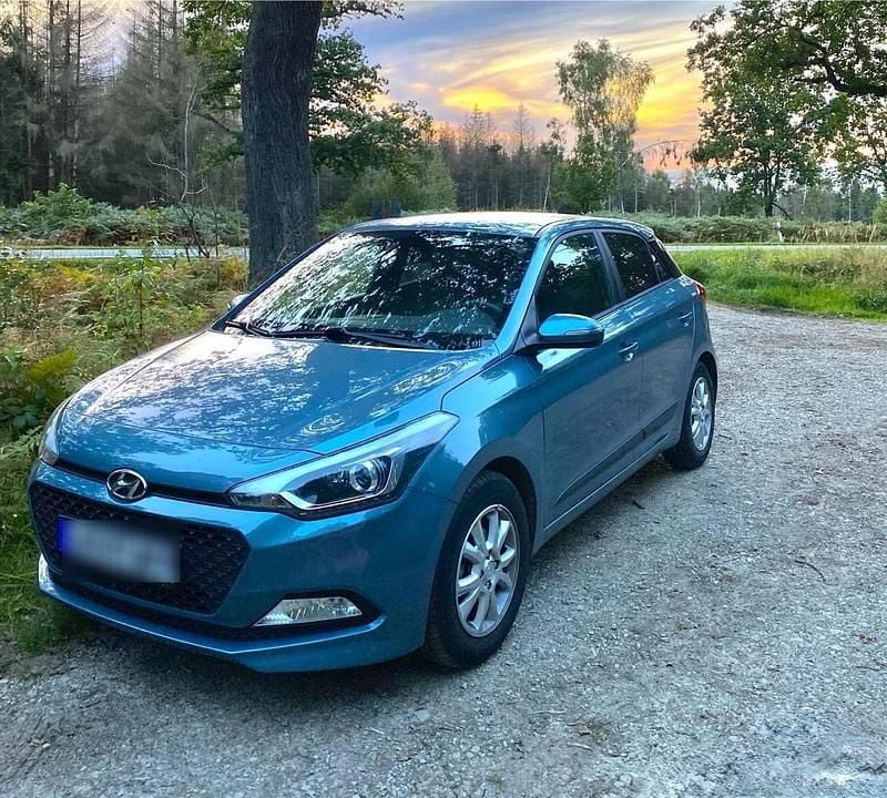 Blau Gebraucht 2017 Hyundai i20 Active Limousine | 7.200 € (Guter Preis) - Bild 1/4