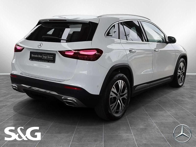 Gebraucht Mercedes GLA180 Progressive 136 PS (100 kW) 2024 Unilack polarweiß SUV