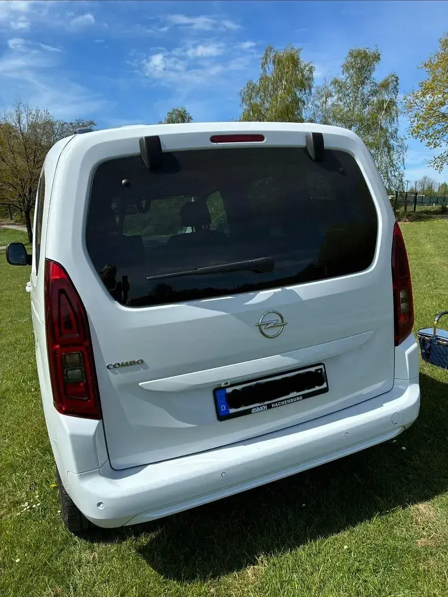 Occasion Opel Combo Life Ultimate 131 ch (96 kW) 2024 Blanc Monospace