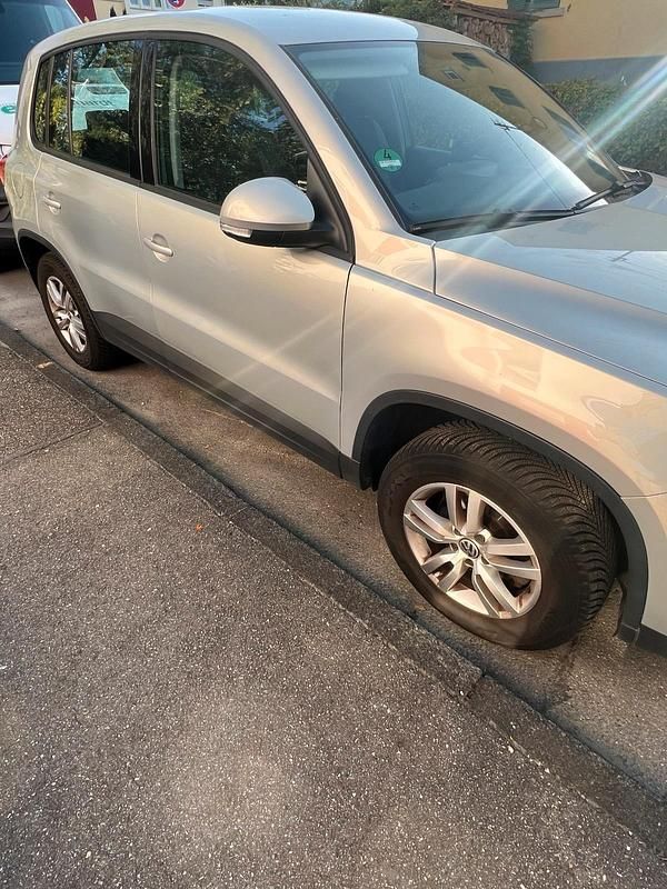 Grau Gebraucht 2012 VW Tiguan SUV | 7.500 € (Superpreis) - Bild 1/4