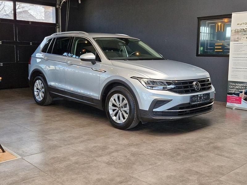 Gebraucht VW Tiguan Life 150 PS (110 kW) 2023 Silber SUV