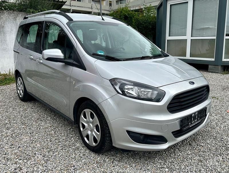 Silber Gebraucht 2018 Ford Tourneo Courier Trend Van / Kleinbus | 7.990 € (Guter Preis) - Bild 1/4