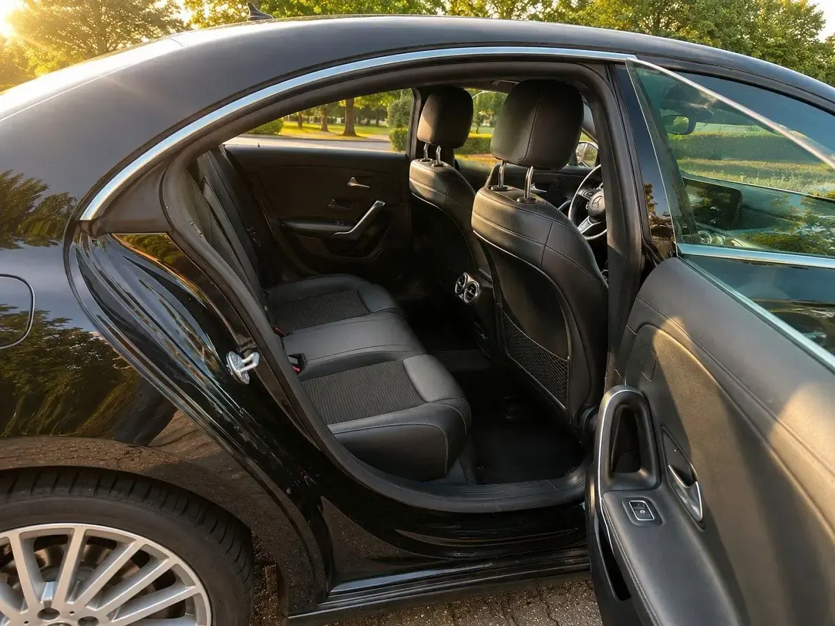 Gebraucht Mercedes CLA180 136 PS (100 kW) 2021 Schwarz Limousine