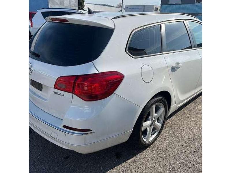 Gebraucht Opel Astra Selection 140 PS (102 kW) 2015 Schneeweiss/summitwhite/arctic Kombi