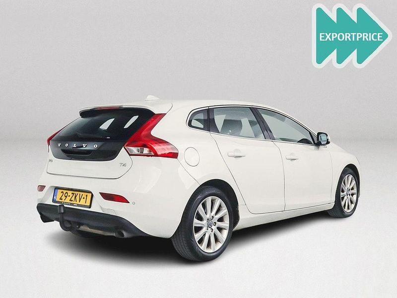 Gebraucht Volvo V40 Momentum 179 PS (131 kW) 2012 Weiß Kombi