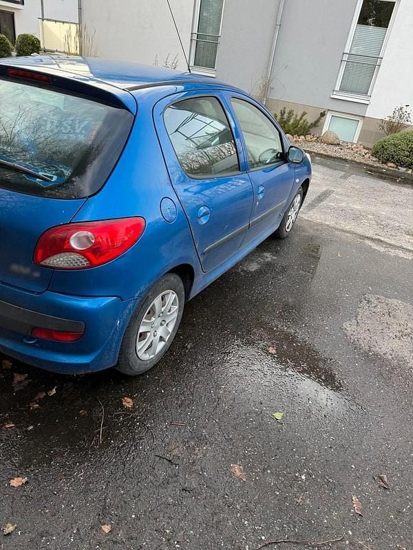 Gebraucht Peugeot 206 75 PS (55 kW) 2011 Blau Limousine
