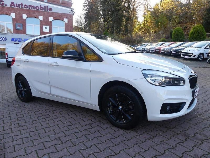 Gebraucht BMW 220 Advantage 192 PS (141 kW) 2016 Weiß Van / Kleinbus