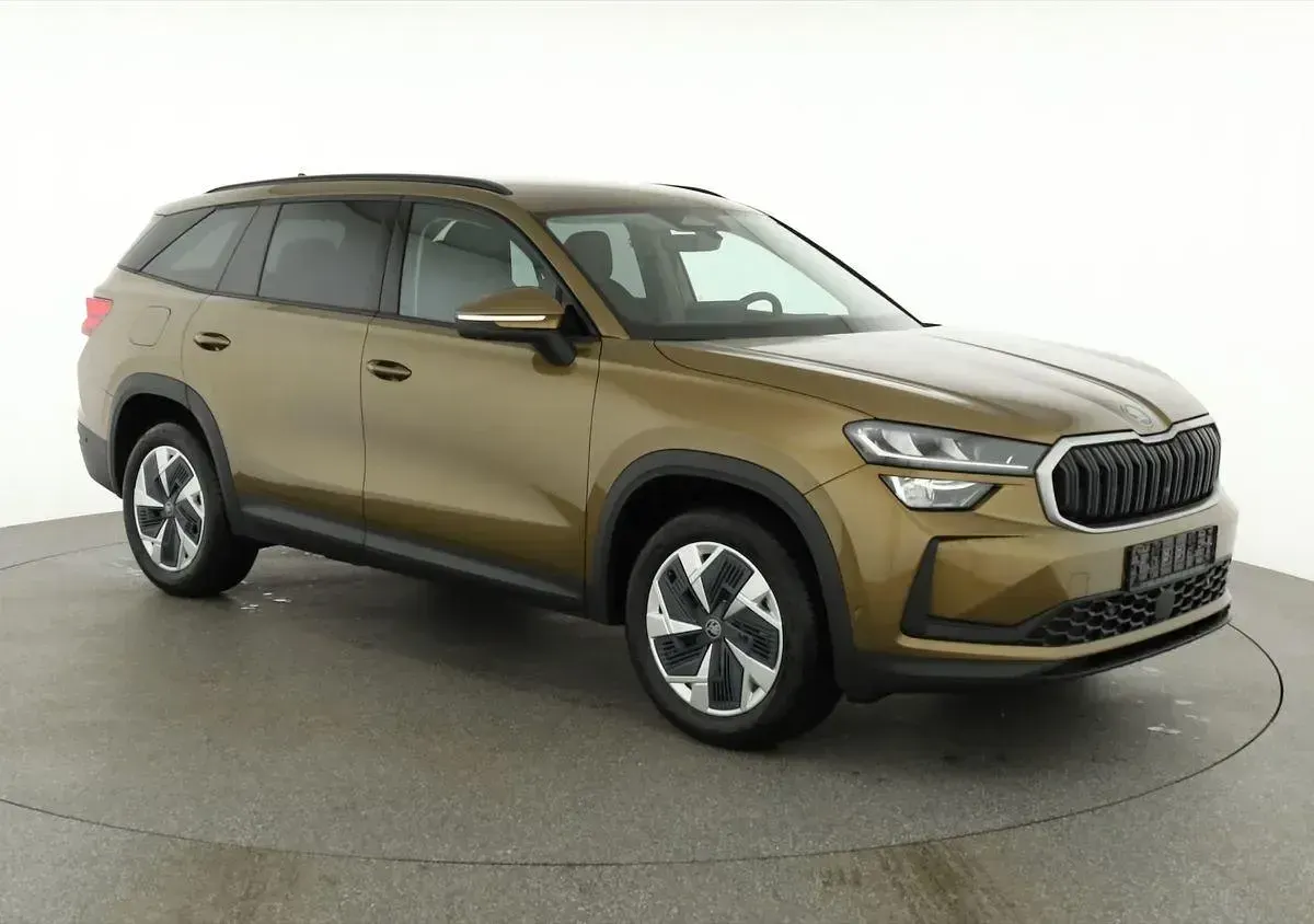 Neu Skoda Kodiaq Selection 193 PS (141 kW) 2026 Gold bronze metallic SUV