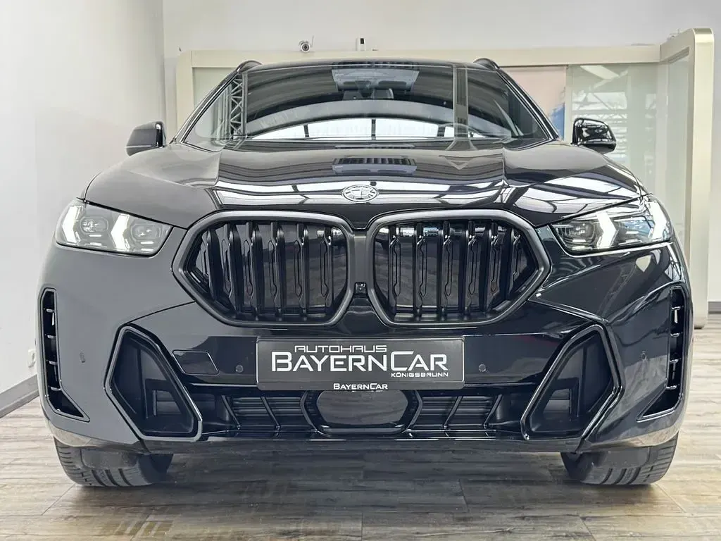 Gebraucht BMW X6 M Sport 298 PS (219 kW) 2025 Black sapphire metallic SUV