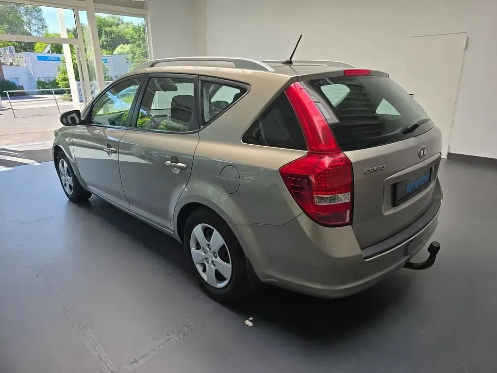 Gebraucht Kia Ceed Sportswagon 105 PS (77 kW) 2011 Silber Kombi