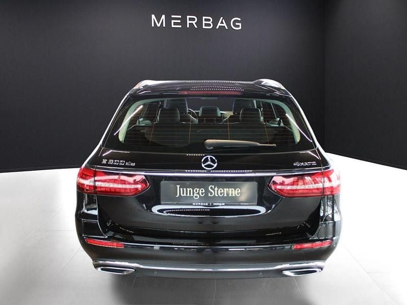 Gebraucht Mercedes E300 Exclusive 306 PS (225 kW) 2022 Schwarz Limousine