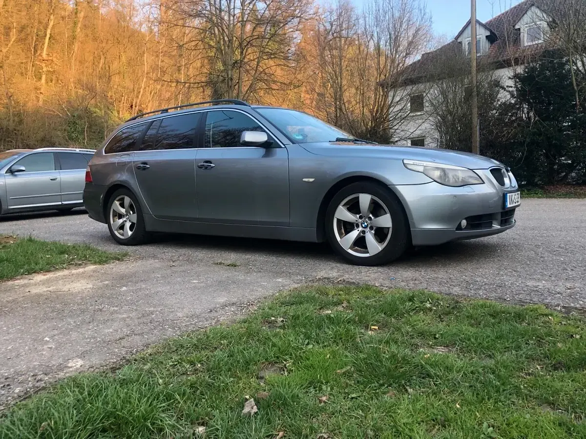 Gebraucht BMW 525 Sport Line 177 PS (130 kW) 2005 Grau Limousine