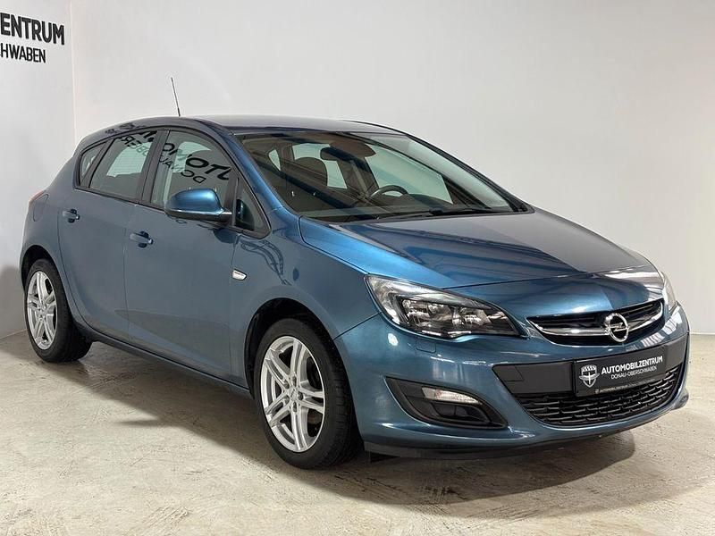 Gebraucht Opel Astra Selection 140 PS (102 kW) 2014 Blau Limousine