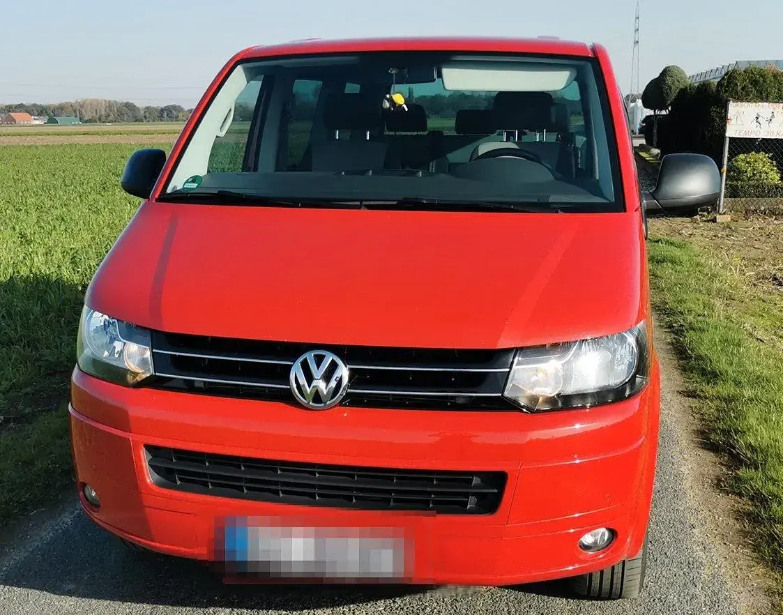 Gebraucht VW Multivan 140 PS (102 kW) 2013 Rot Van / Kleinbus