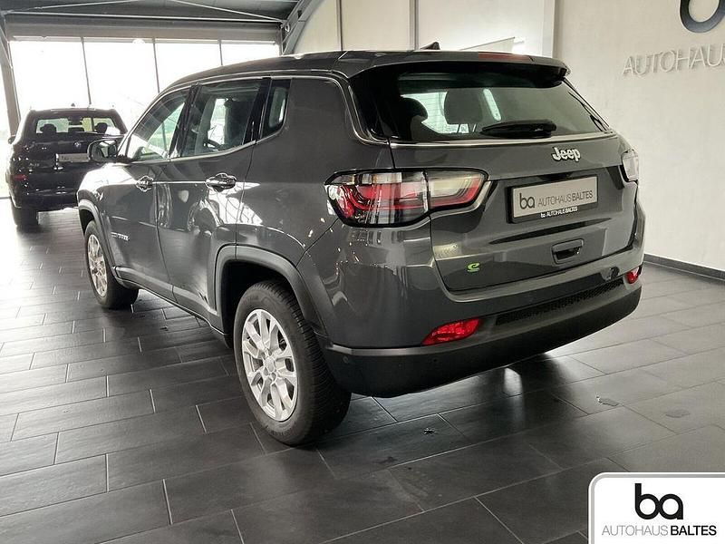 Gebraucht Jeep Compass Altitude 131 PS (96 kW) 2024 Graphite grey met. SUV