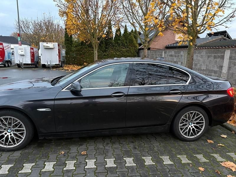 Gebraucht BMW 523 Sport Line 204 PS (150 kW) 2011 Grau Limousine