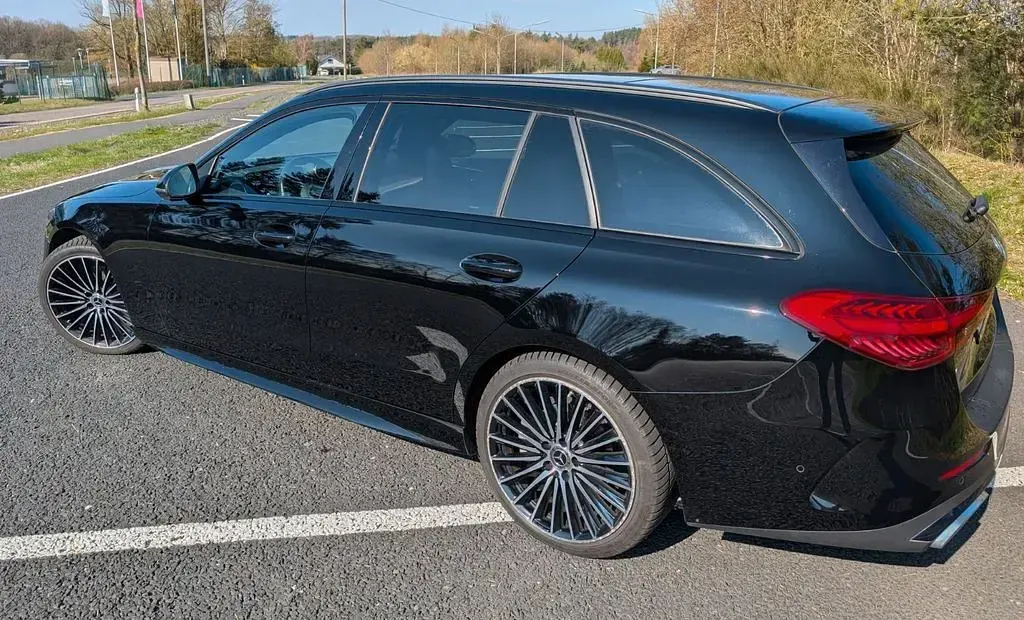 Gebraucht Mercedes C220 AMG 200 PS (147 kW) 2023 Schwarz Limousine