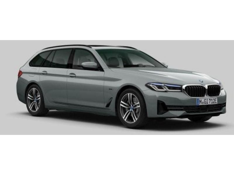 Gebraucht BMW 530e 184 PS (135 kW) 2022 Skyscraper grey (metallic) Kombi
