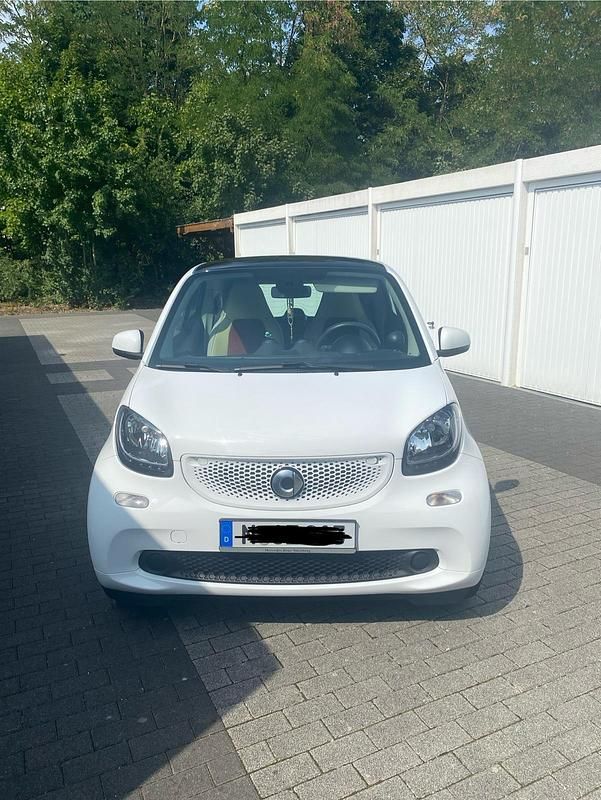 Weiß Gebraucht 2018 Smart ForTwo Coupé Coupé | 12.900 € (Fairer Preis) - Bild 1/4