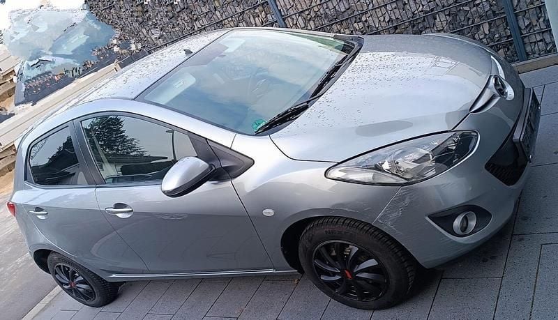 Gebraucht Mazda 2 84 PS (61 kW) 2013 Silber Kleinwagen