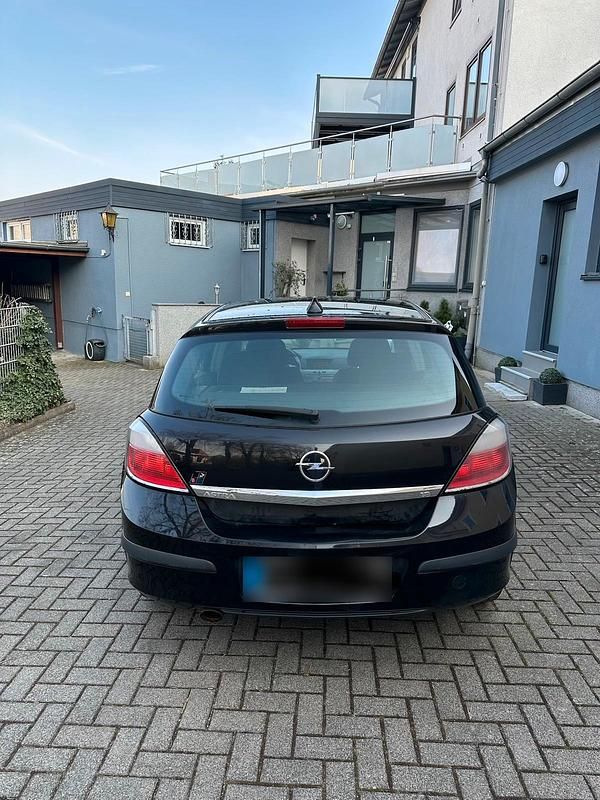 Gebraucht Opel Astra 125 PS (91 kW) 2004 Schwarz Limousine