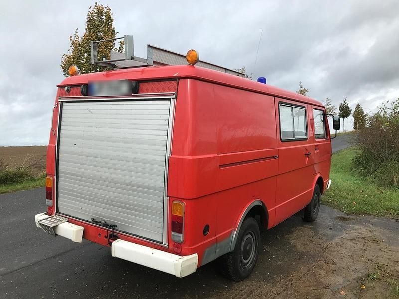 Second-hand VW LT 75 CP (55 kW) 1982 Roșu Monovolum