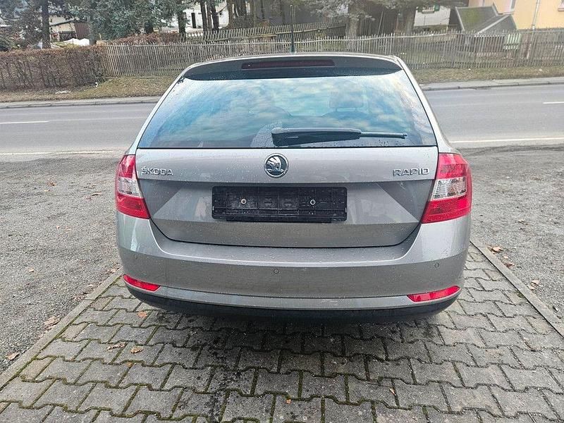 Gebraucht Skoda Rapid Drive 86 PS (63 kW) 2014 Beige Kleinwagen