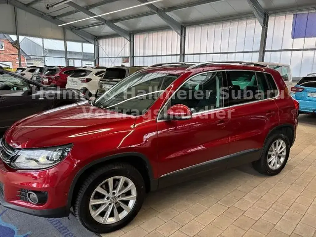 Gebraucht VW Tiguan Sportline 140 PS (102 kW) 2012 Rot SUV