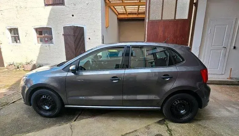 Gebraucht VW Polo 75 PS (55 kW) 2015 Grau Kleinwagen