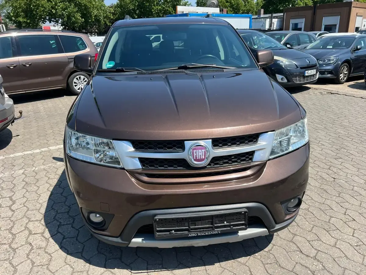 Gebraucht Fiat Freemont 170 PS (125 kW) 2012 Braun SUV